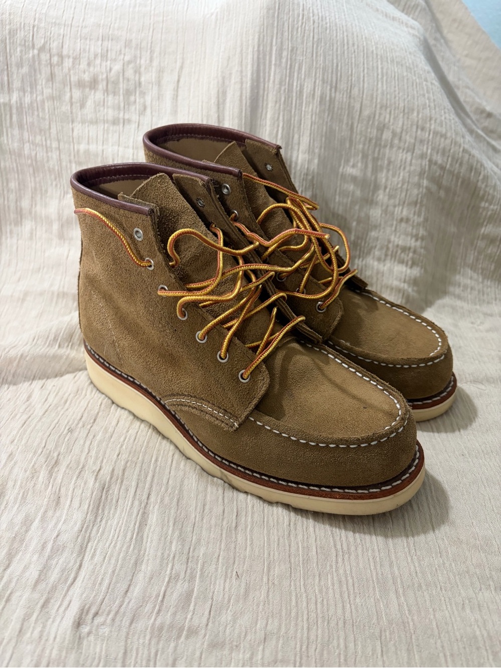 Red Wing Shoes Tan Suede Chukka Moc Toe Boots
